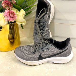 NIKE ZOOM PEGASUS 36.  Grey.  Size 7.5